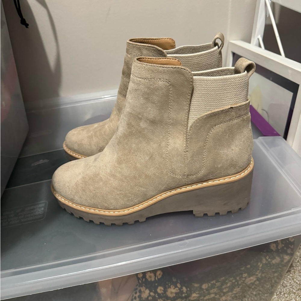 Nude boots